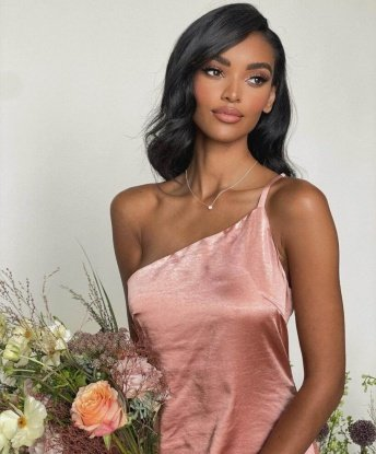 Встретимся в Москве? Я предлагаю широкий спектр услуг, чтобы сделать наше время вместе незабываемым. Возможны разные варианты: от уютного вечера в ресторане с дальнейшей интимной встречей до страстной ночи в отеле. Я гарантирую полную конфиденциальность и чистоплотность. У меня есть отличные отзывы от довольных клиентов. Мои фото подтверждают мою красоту и соблазнительность. Жду встречи с тобой! ❤️💋🌹 2584, 25 лет